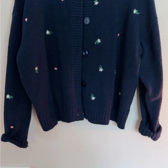 Universal Thread Cardigan with Embroidered Details - Picture 4 of 5